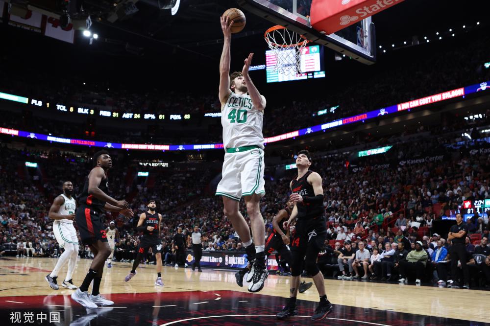 马曼在采访 马曼在采访