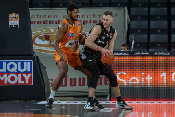 以斯皮纳佐 以斯皮纳佐